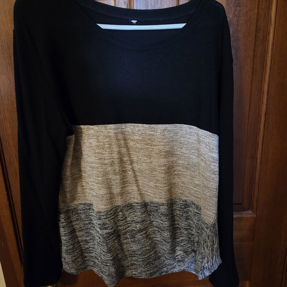 Women's Black and Gray Colorblock Top